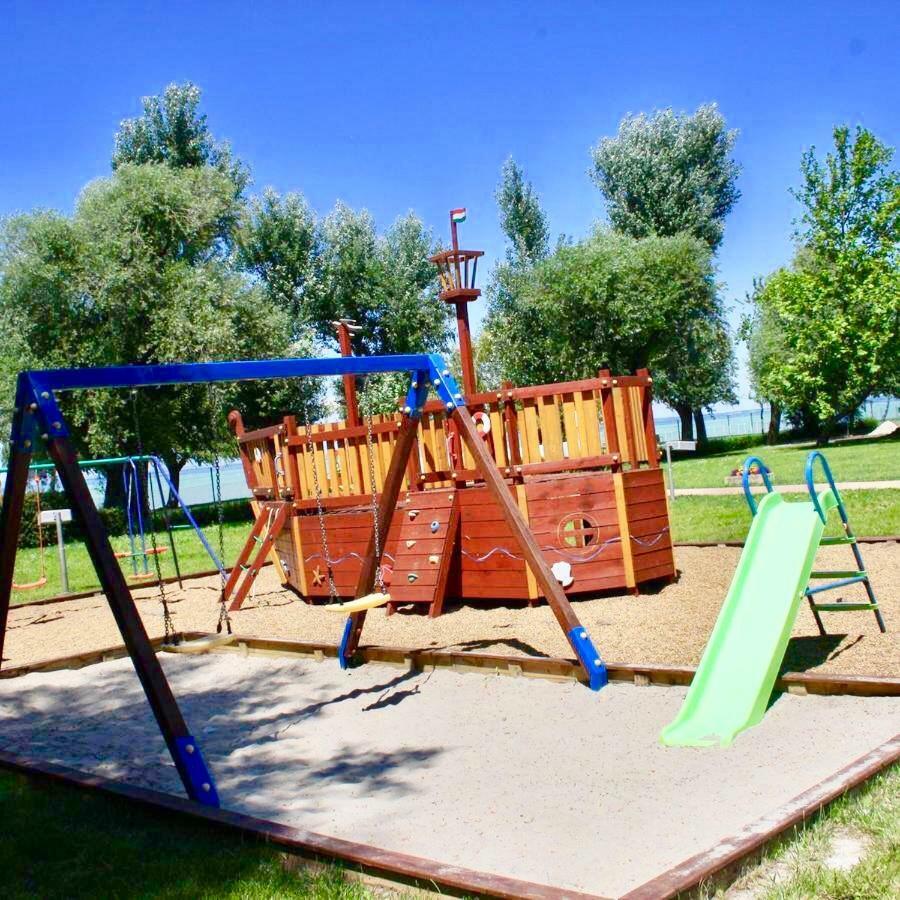 Aqua Blue Apartmanok - Siofok Bagian luar foto